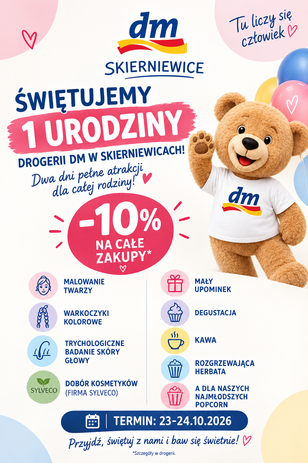 Plakat urodzinowy drogerii dm w Skierniewicach: pluszowy miś z balonami, termin 23-24 października i lista atrakcji.